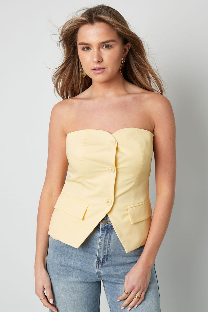 Mouwloze top van polyester met een gestructureerd ontwerp en knoopdetails.