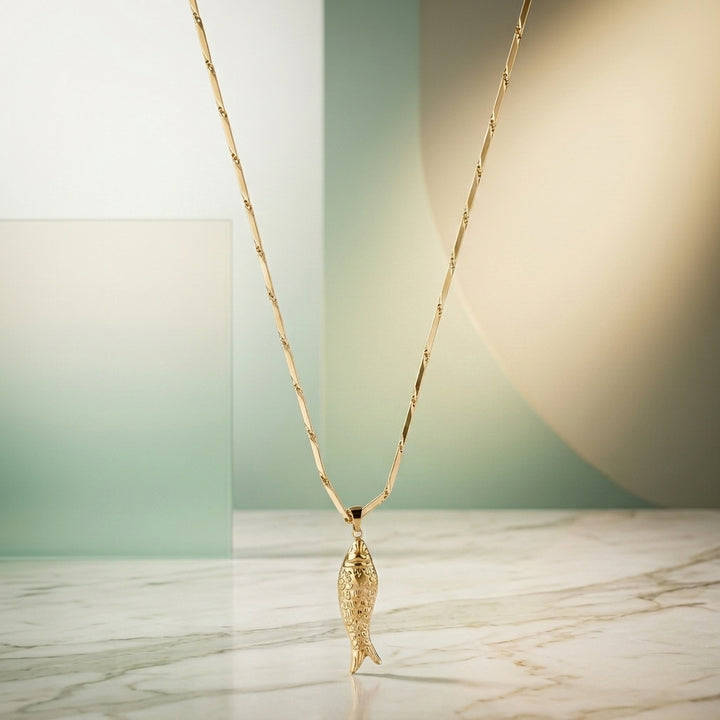 Lång Halsband med Fisk‑Hänge – stilrent &amp; lekfullt