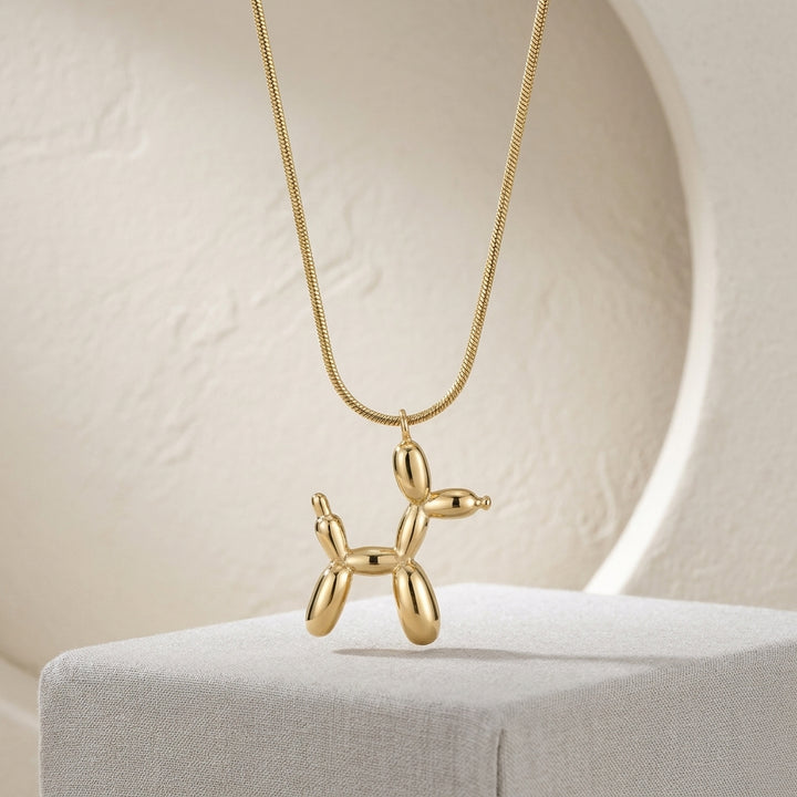 Lång Halsband med Hund – stilrent &amp; lekfullt