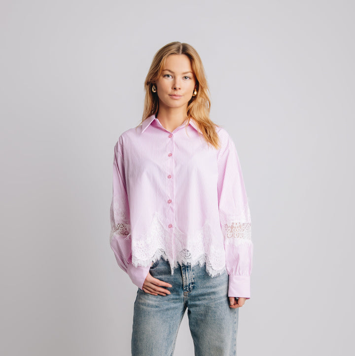 Italiensk Blus med Spets – Rosa &amp; Blå